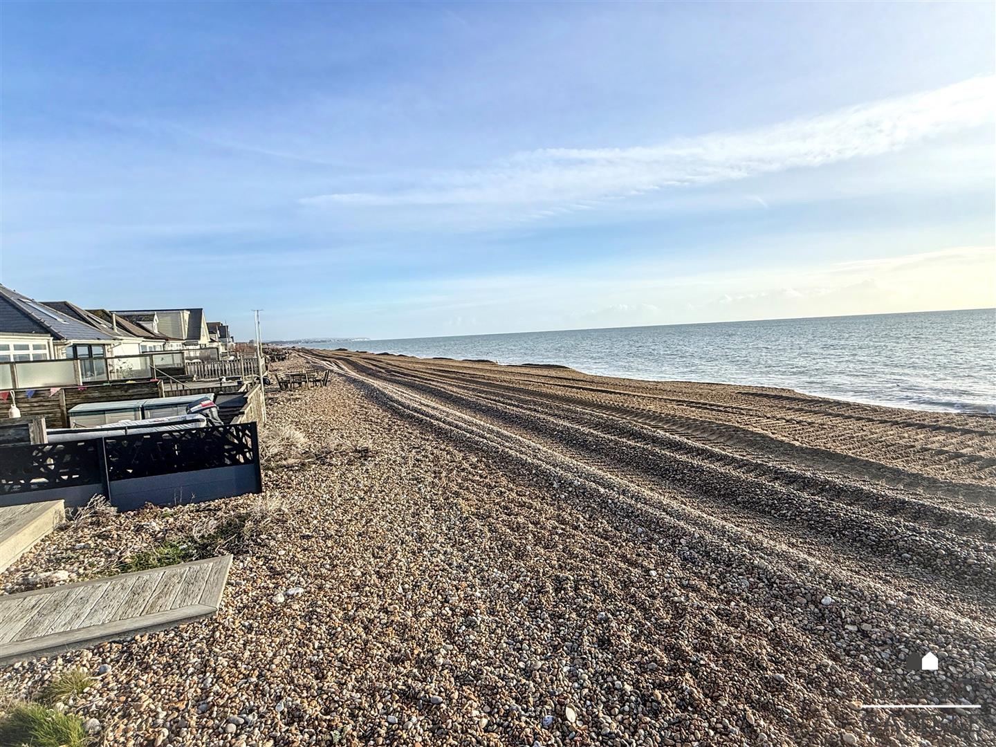 1 Bedroom Apartment. 400 Coast Road in Pevensey,  4